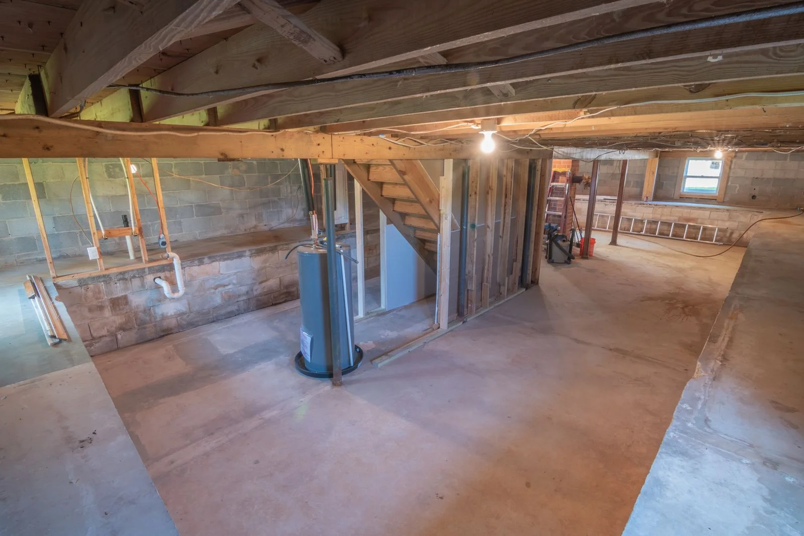 Kælder før renovering i Aarhus